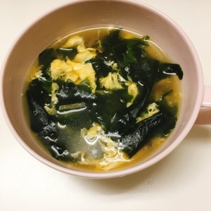 創味シャンタンでわかめと玉ねぎの中華スープ